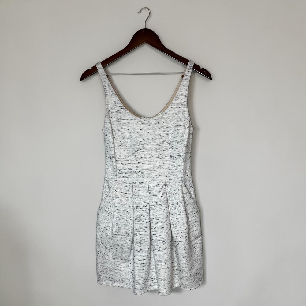 Aritzia Wilfred Pompe Sleeveless Dress With Pockets Size 4